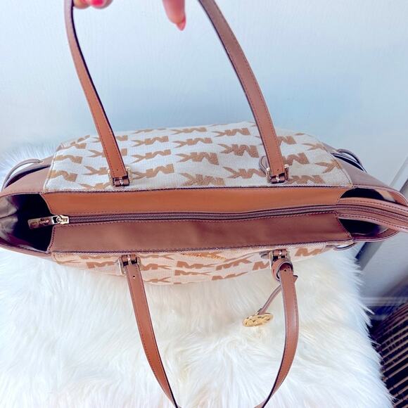 Michael Kors Gilly Large Logo Drawstring Travel Tote Bag - Picture 12 of 16